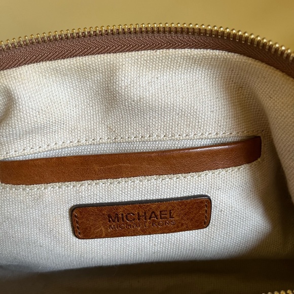 Vintage Michael Kors classic HoBo bag. - Picture 5 of 9